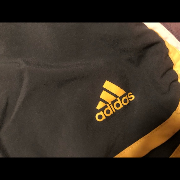 WOMENS ADIDAS RUNNING SHORTS - Picture 2 of 5